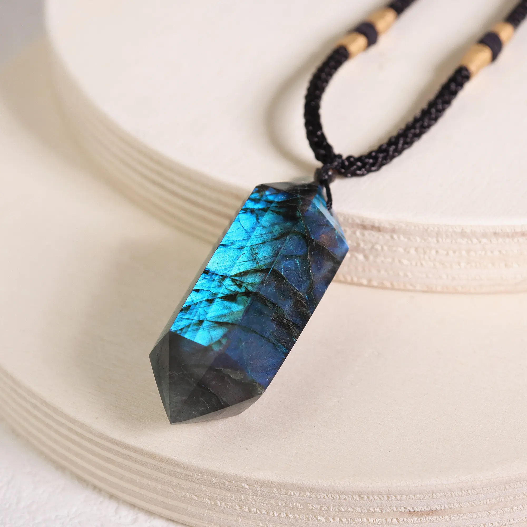 Natural Labradorite Crystal Point Pendant Necklace Healing Women Men Amulet Gift