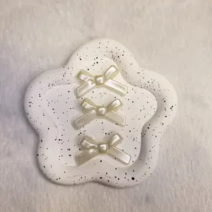 3D Ivory Bow Beads 30pcs