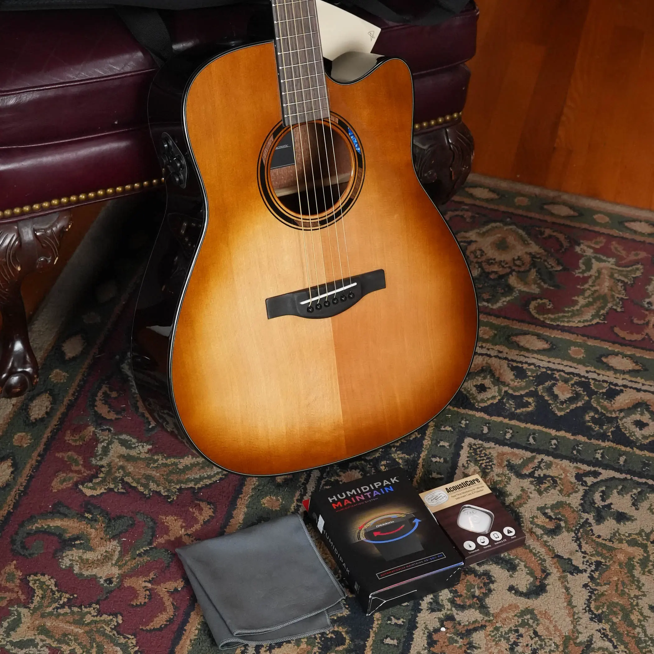 Yamaha TAG1 C Sitka/Mahogany Sandburst Dreadnought Transacoustic Guitar w/Cutaway #0610