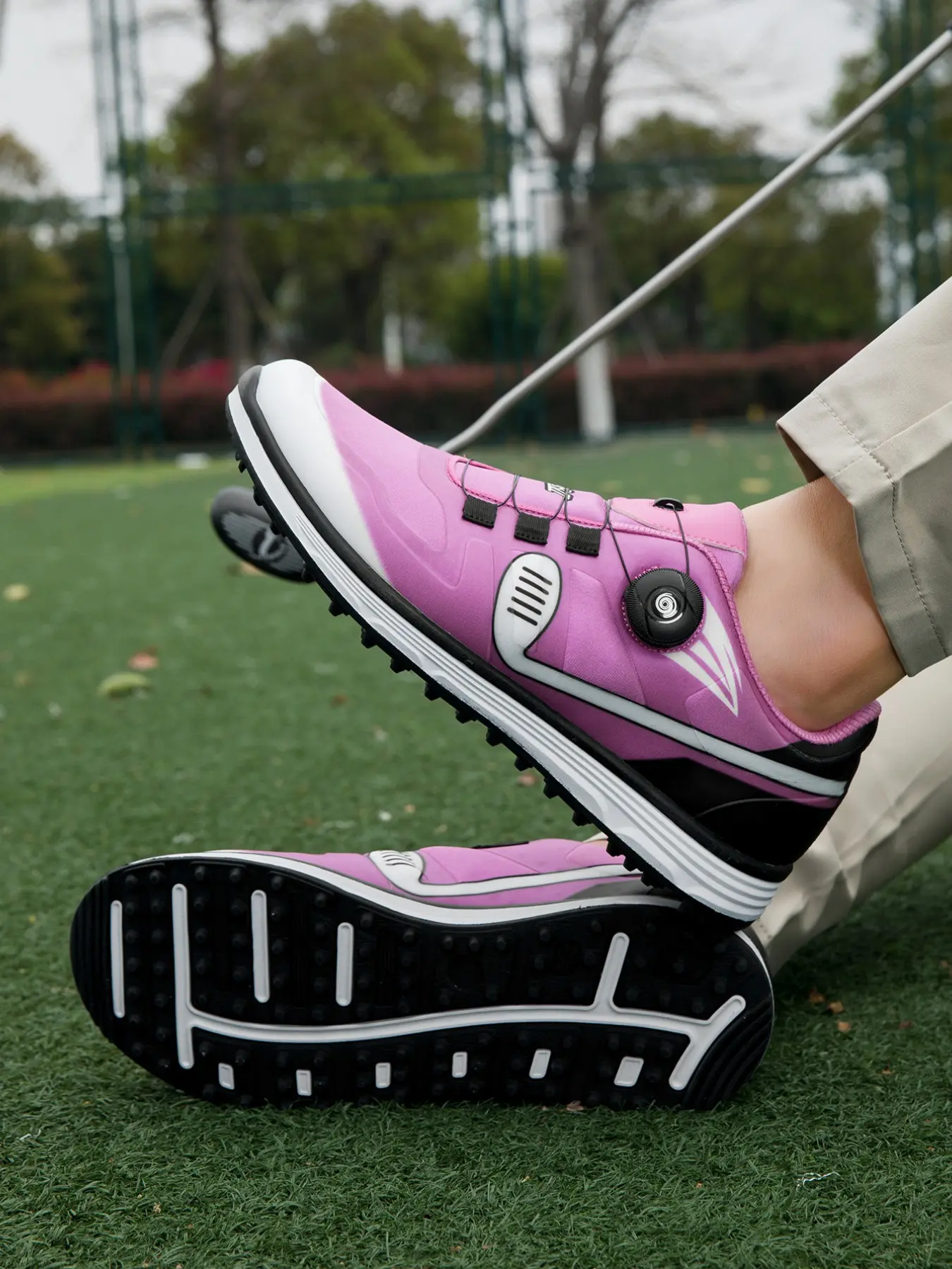 Professional Athletic Golf Shoes for Men and Women, High-Quality Outdoor Sports Shoes, Rotating Button Laces Design, Durable and Comfortable