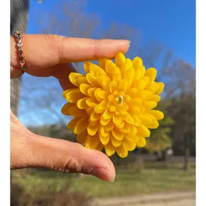 Set of 2 chrysanthemum candles - 100% pure beeswax - 2.5”