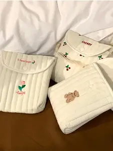 Style Four-Leaf Clover Sanitary Napkin Storage Bag, Portable Menstrual Pack for Girls, High-Quality Makeup Bag for Students, Cosmetic Pouch, Vanity Purse