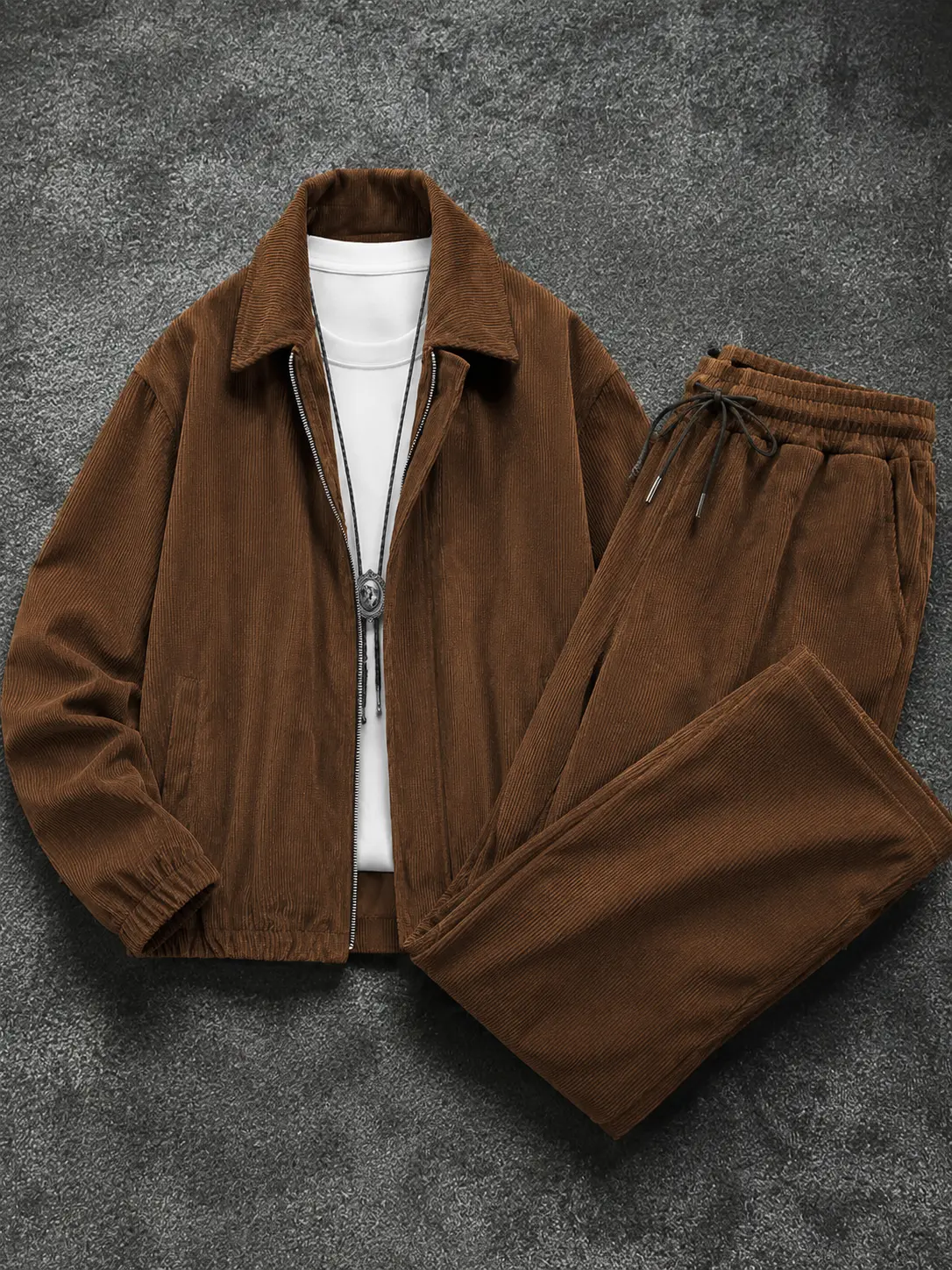 Men’s caramel corduroy two-piece set featuring a zip jacket with notched lapel and drawstring wide-leg pants, crafted from soft corduroy fabric with ribbed cuffs, suitable for everyday outings, dates, and streetwear styling.