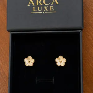 14K Gold Daisy Stud Earrings – Textured Floral Design | ARCA LUXE