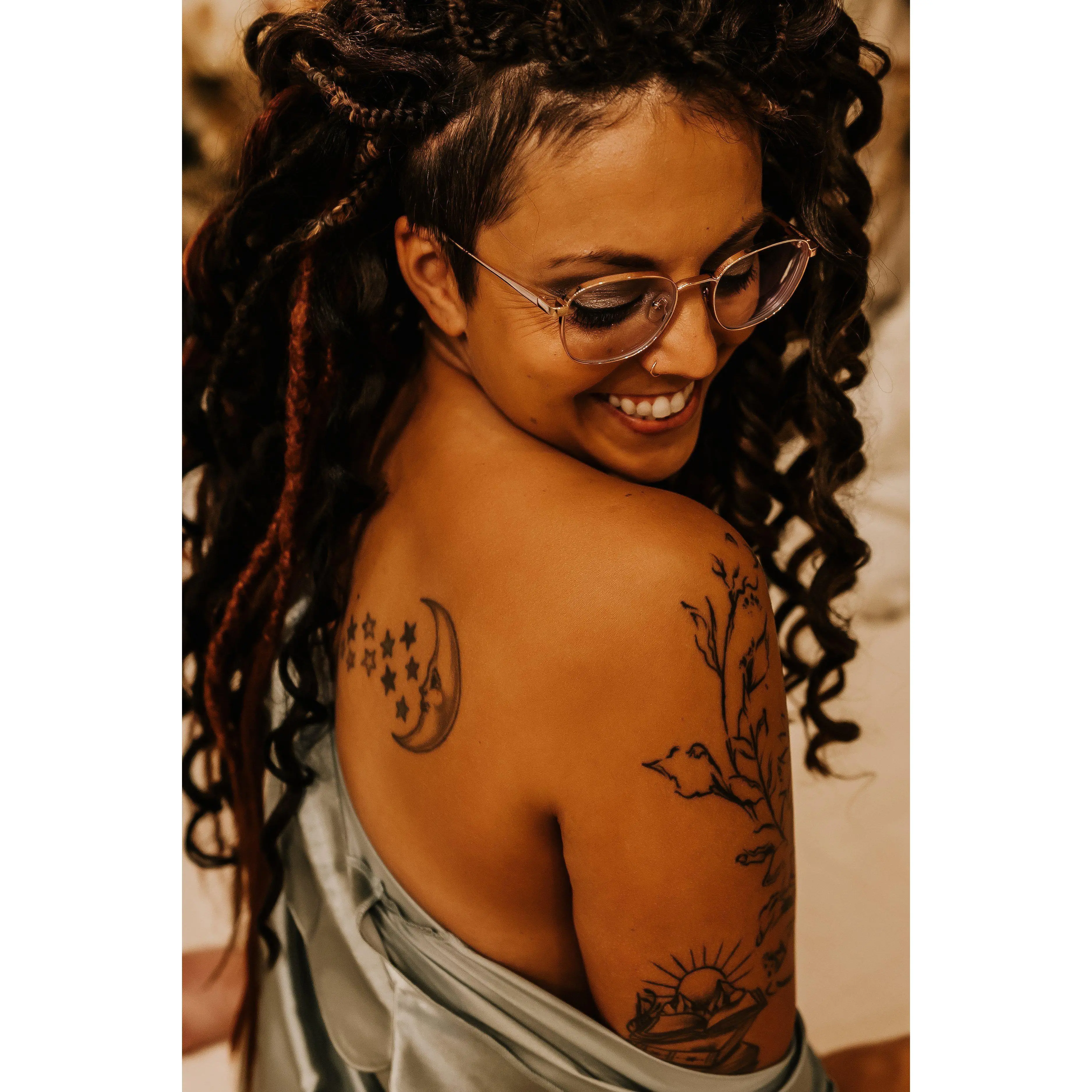 The Jess Double Ended Synthetic Braid In Curls 3a Curl Pattern 10 Double Ended Locs Ombre Dark Brown To Cinnamon Pops Of Red Curls For All Hair Types