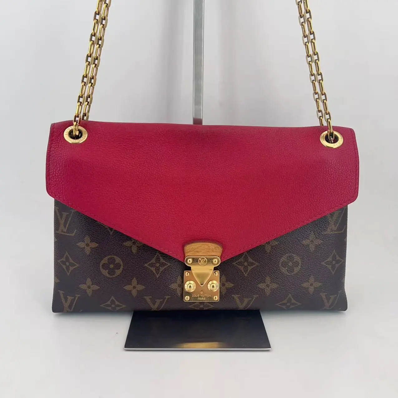 Pre-owned Louis Vuitton Leather Crossbody Bags Monogram Pallas Chain Poppy