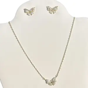 Set de Joyería Mariposa – Collar y Aretes Oro Laminado | Uso Diario Elegante
