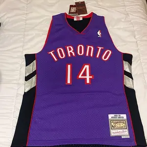 Beckett Witnessed Muggsy Bogues Autographed NBA Toronto Raptors Jersey Mitchell & Ness 1999-2000 Hardwood Classics Size Medium Official NBA Licensed
