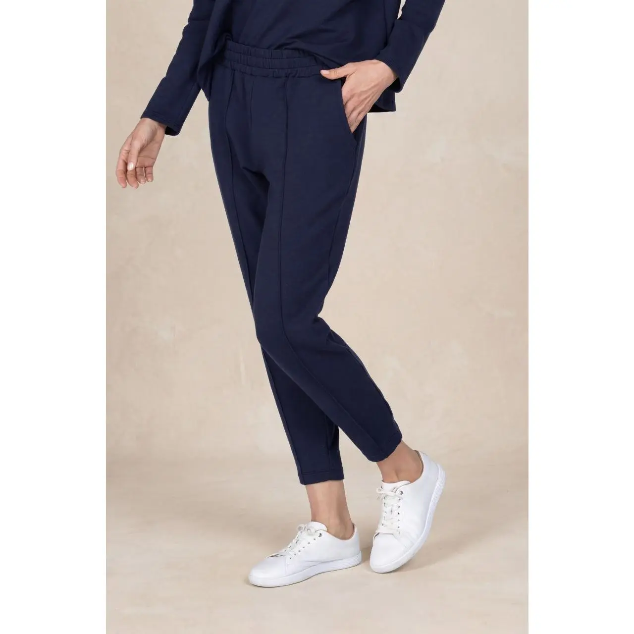 TAILORED JOGGER: NAVY