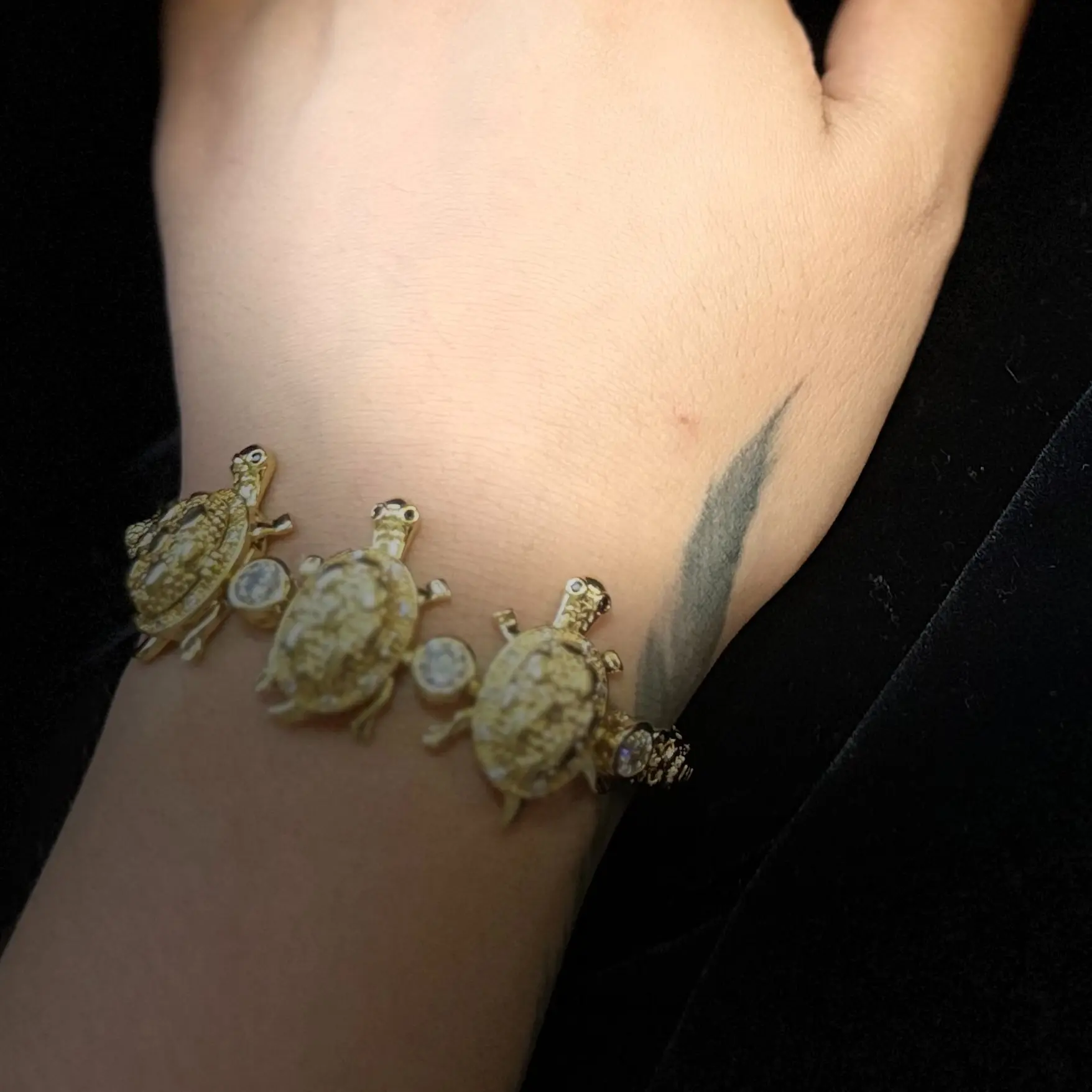 TRIPLE TURTLE CHARM BRACELET