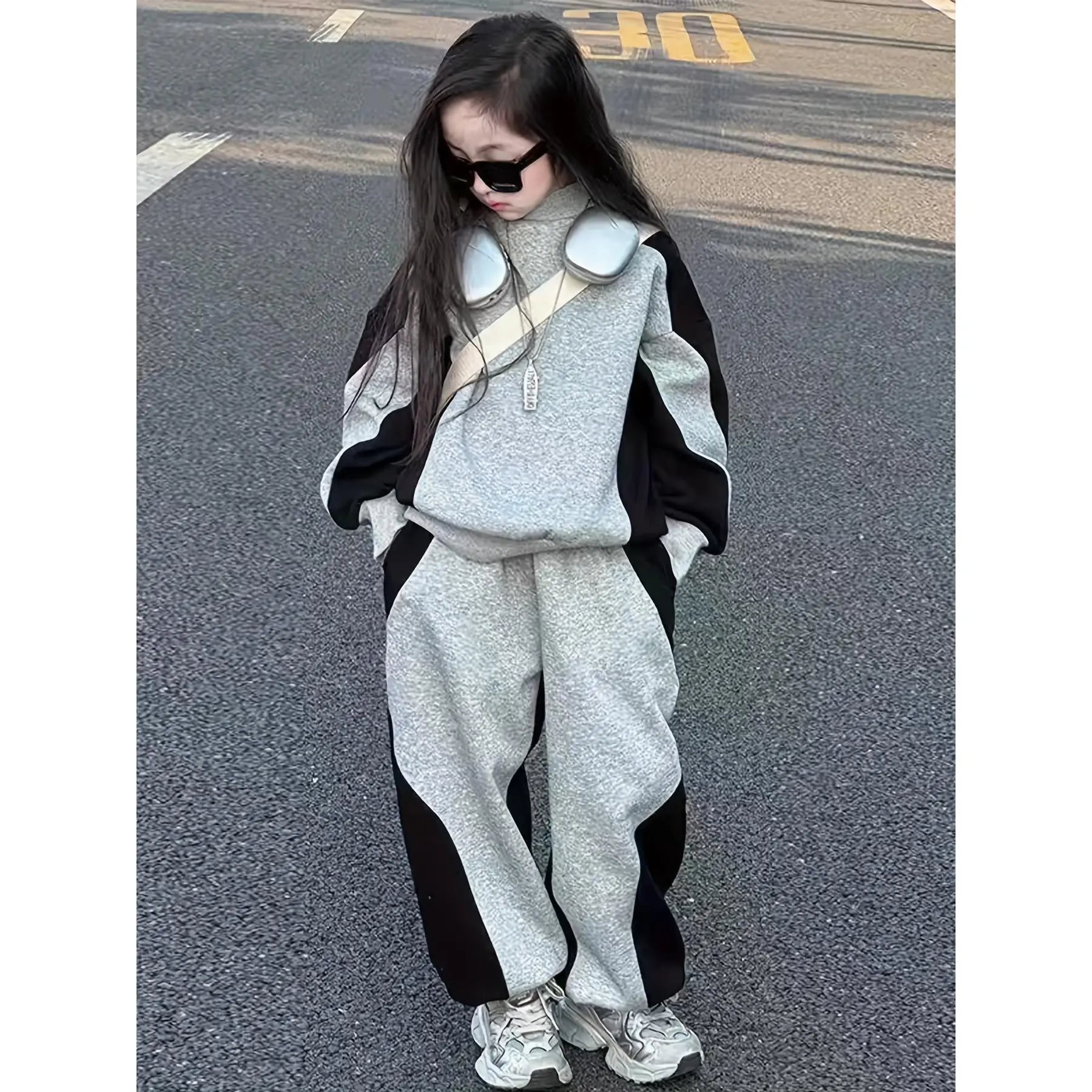 Girls' 2pcs Oversized Sweatshirt & Wide Leg Pants Set High-Neck Colorblock Tracksuit with Pockets Breathable Fabric Casual Streetwear Outfit for Back to School Outdoor