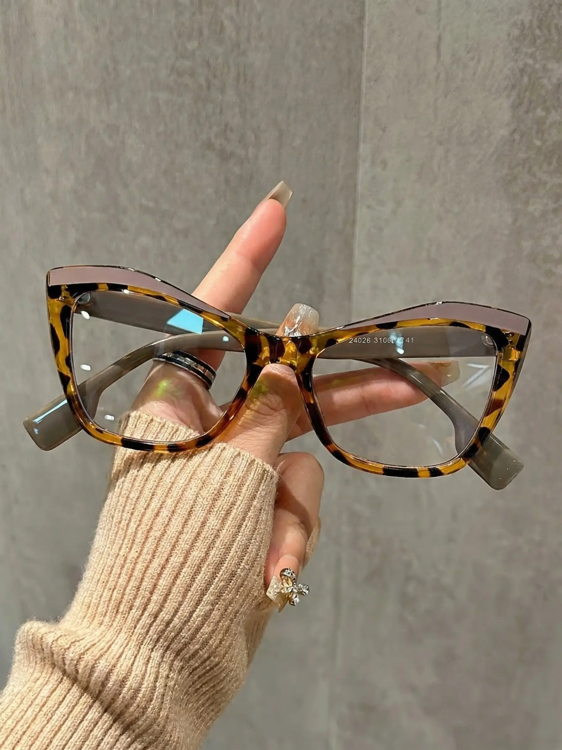 Women's Retro Cat Eye Glasses, Blue Light Blocking Computer Eyewear, Lightweight Comfortable Non-Prescription Glasses, Fashionable All-Season, Stylish Eyewear, Polycarbonate Glasses, Lightweight Eyeglasses