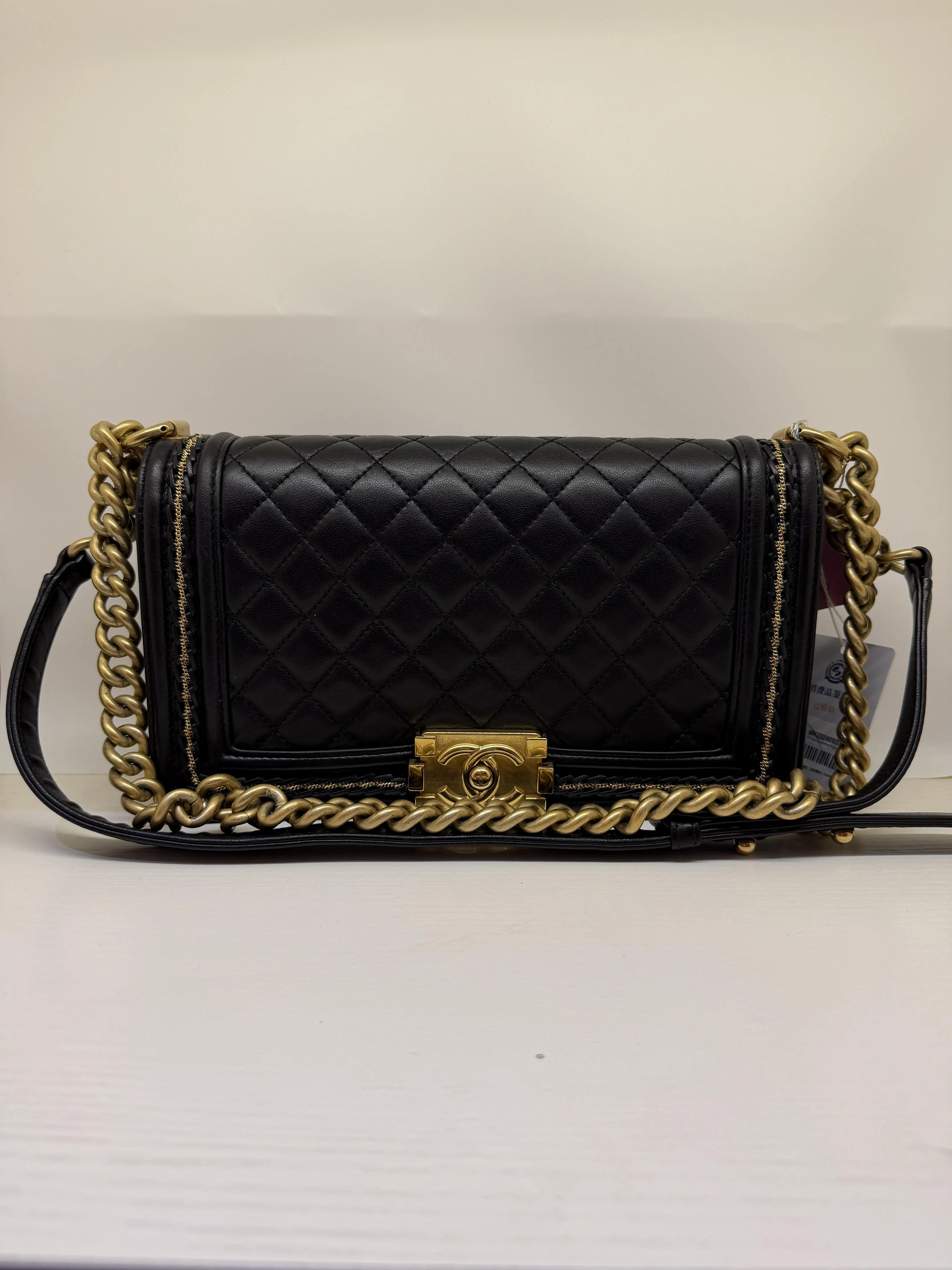 Pre-owned CHANEL Classic Quilted Lambskin Shoulder Bag with Gold Chain Strap & CC Logo Closure