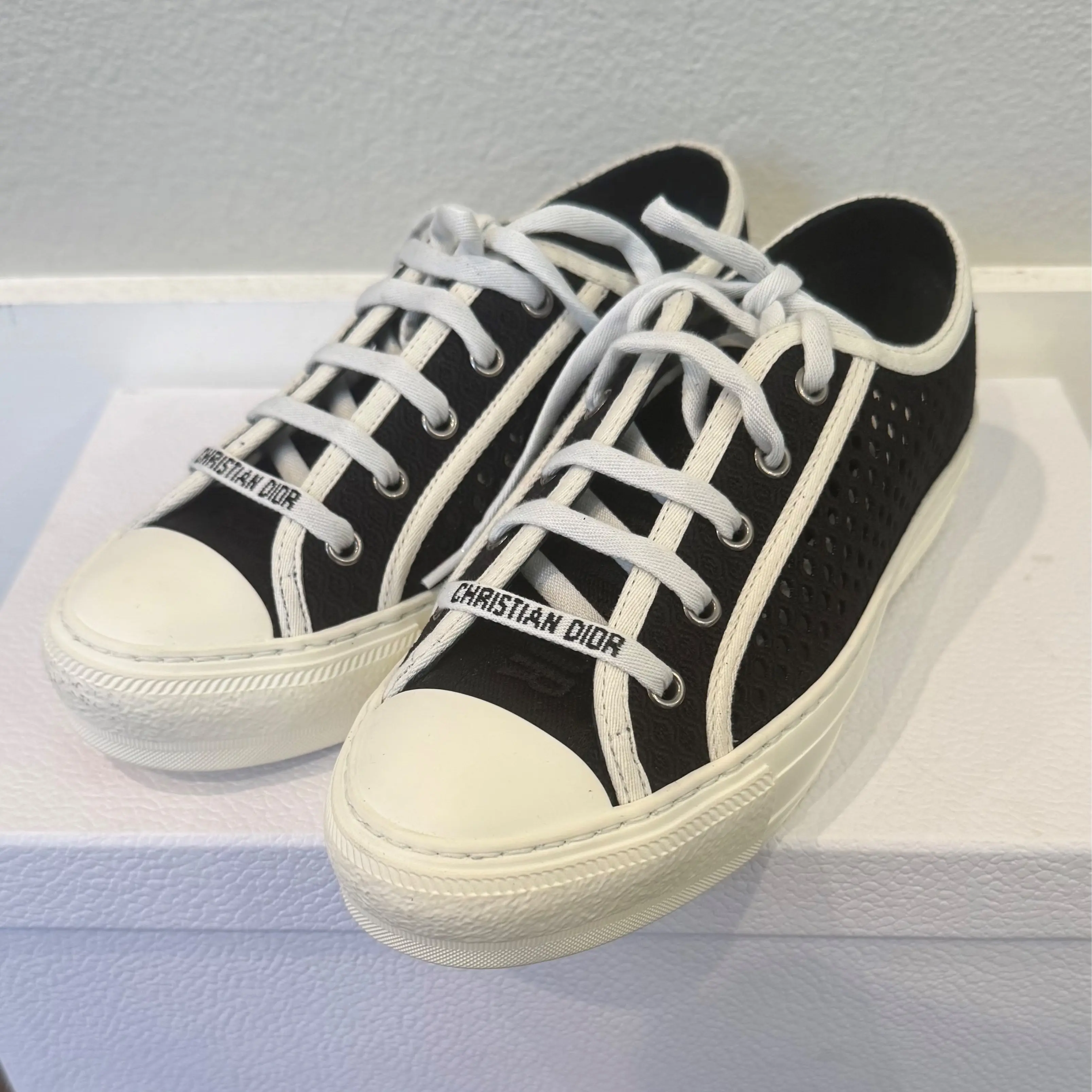 Pre-Owned Dior Macramé Embroidered Cotton Womens Walk'N'Dior Low Top Sneakers