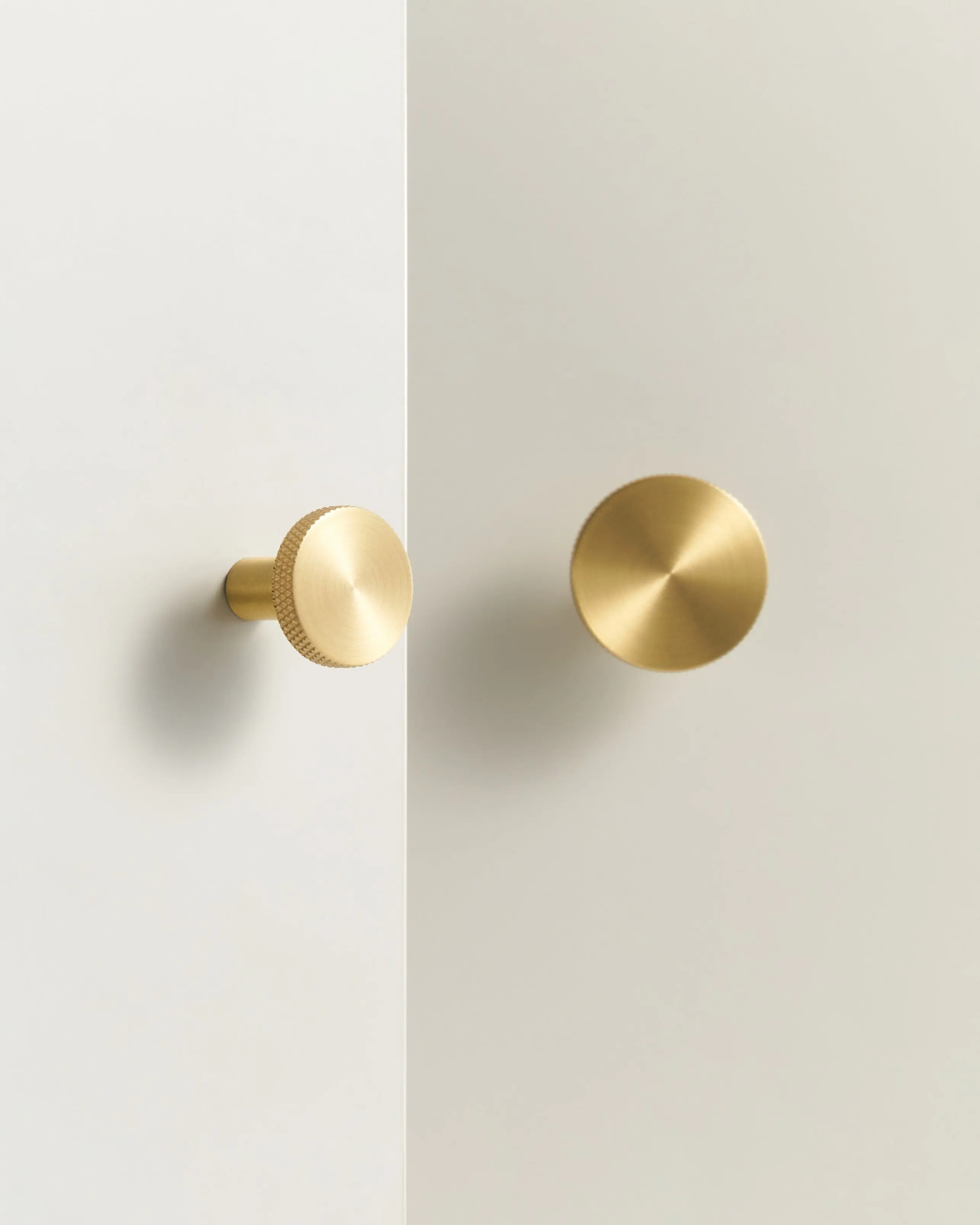 MERCER KNURLED FLAT ROUND CABINET KNOBS