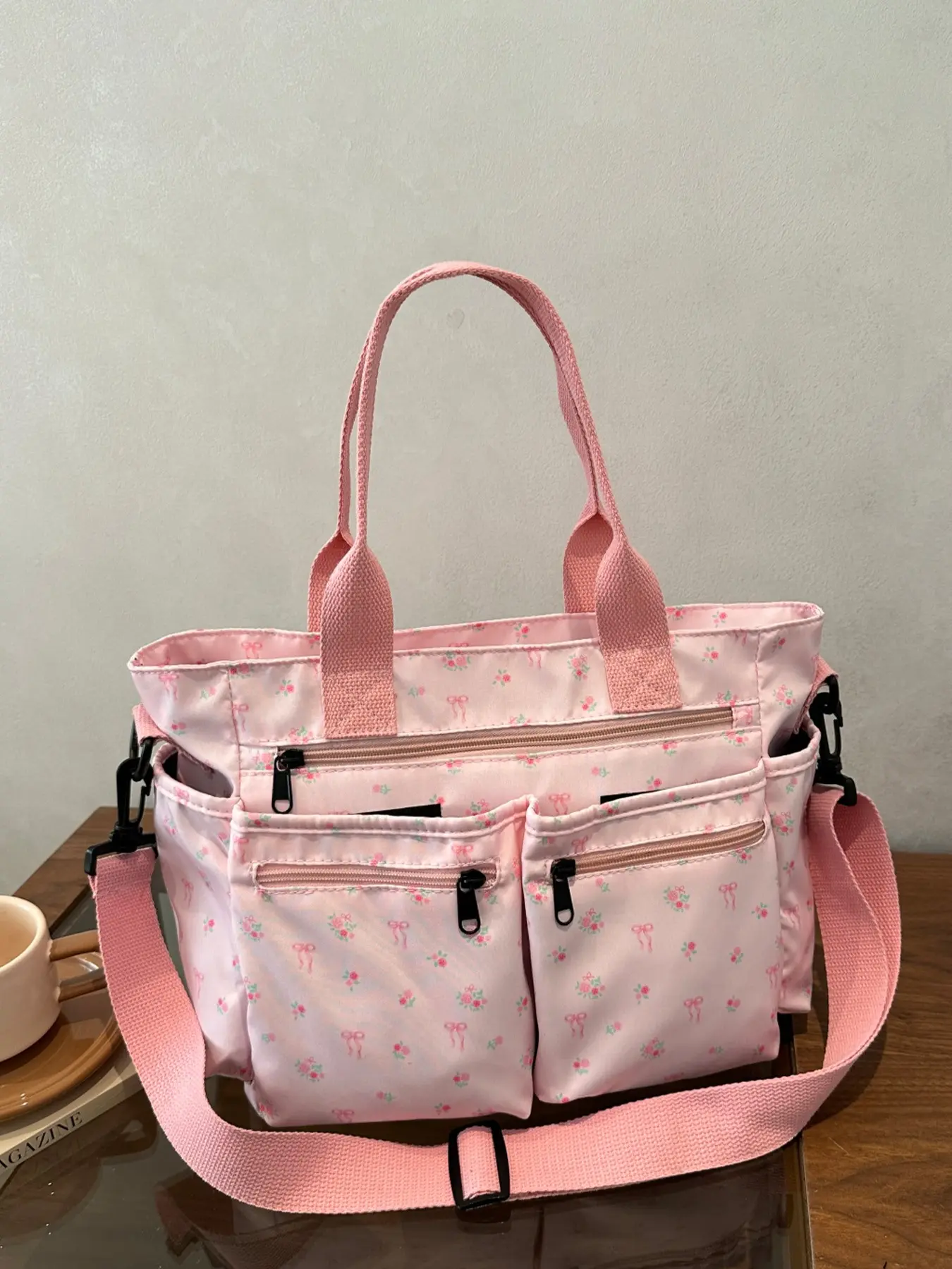 1pc Floral bow print multi pocket tote bag, Zipper Crossbody Tote, Casual shoulder bag, women's large capacity handbag, with detachable crossbody strap, cute daily carry on bag, Casual Trendy Bag, suitable for commuting, shopping, travel, school, work