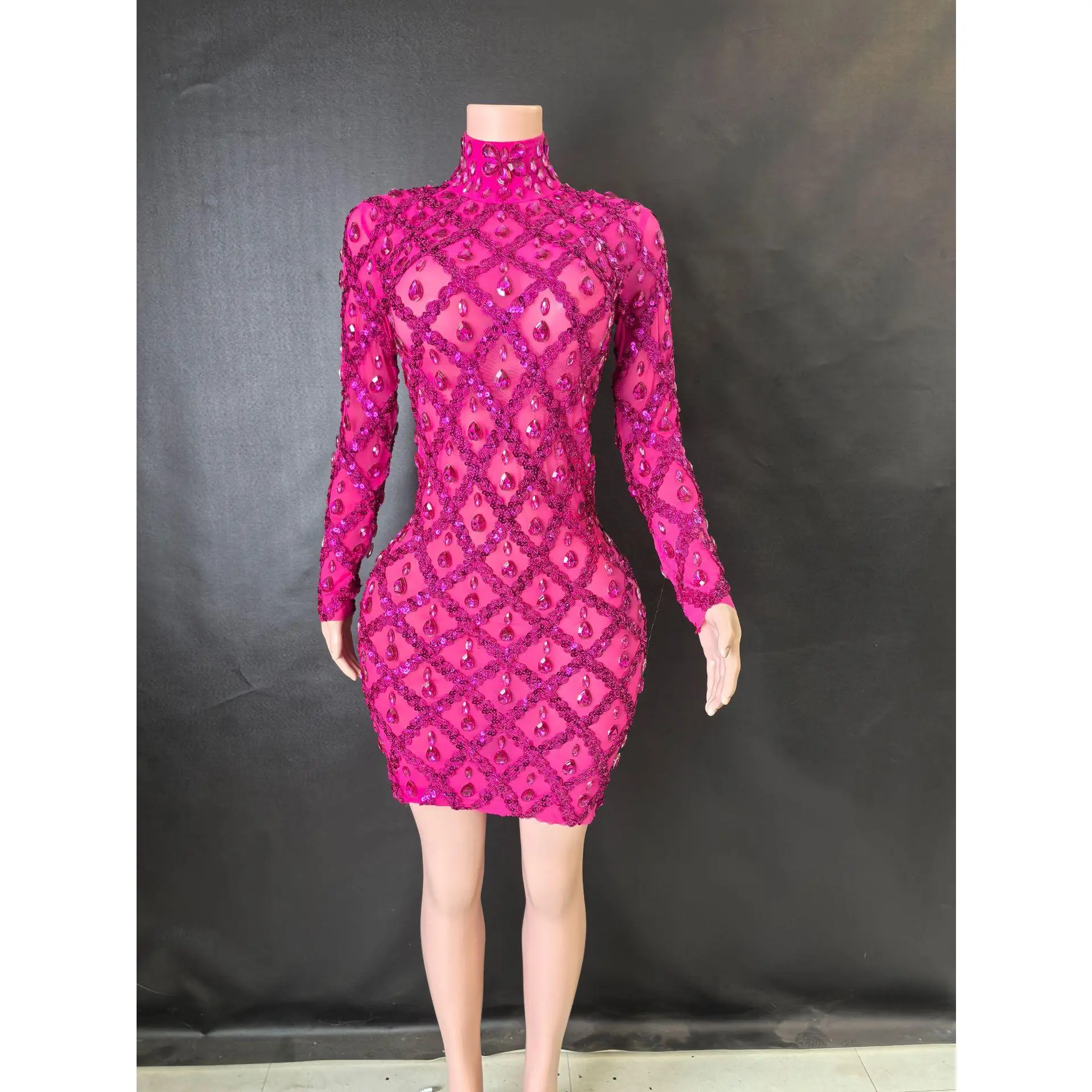 Long sleeved rose red short