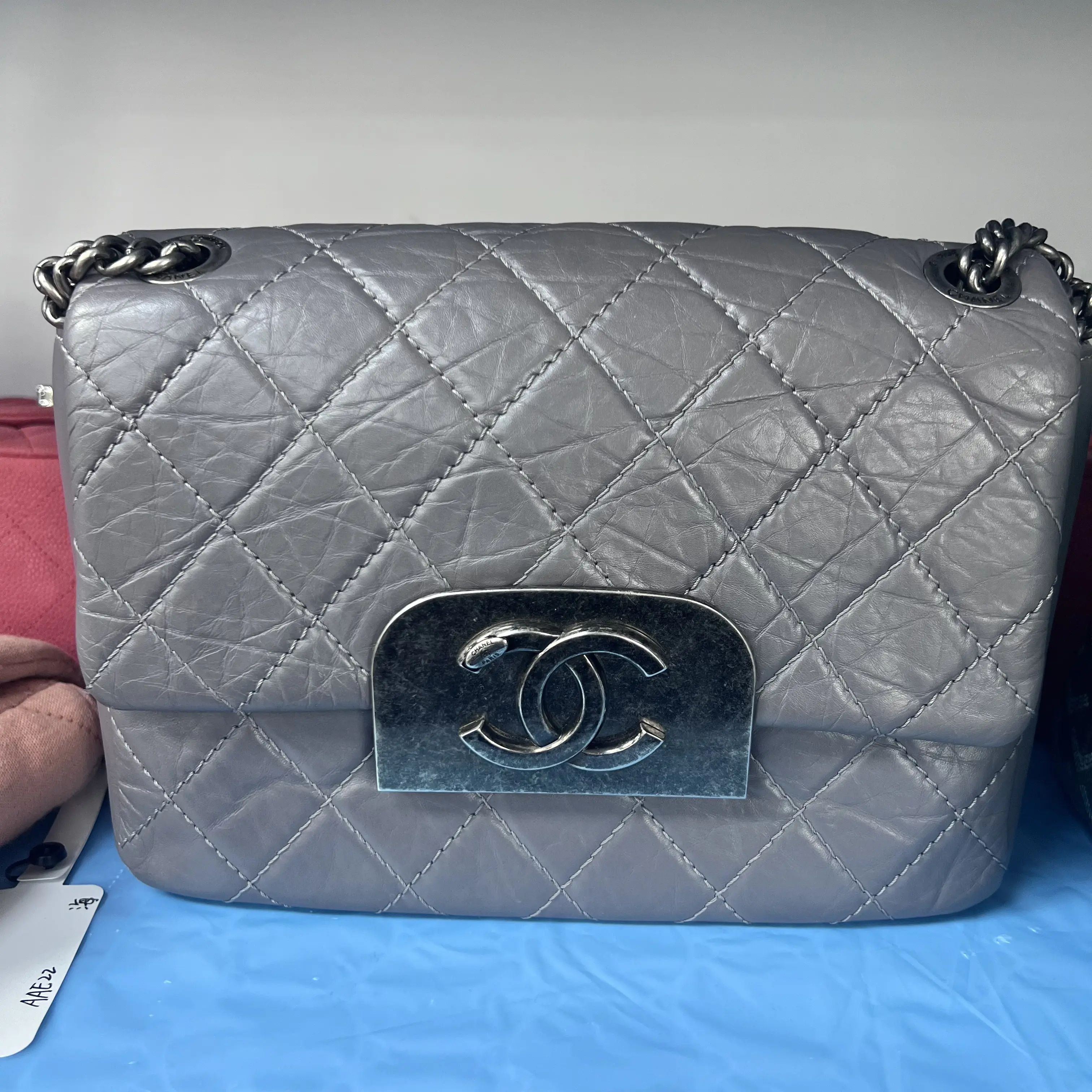 Pre-owned CHANEL france Crossbody Bags HH Bombay Gray Flap Bag