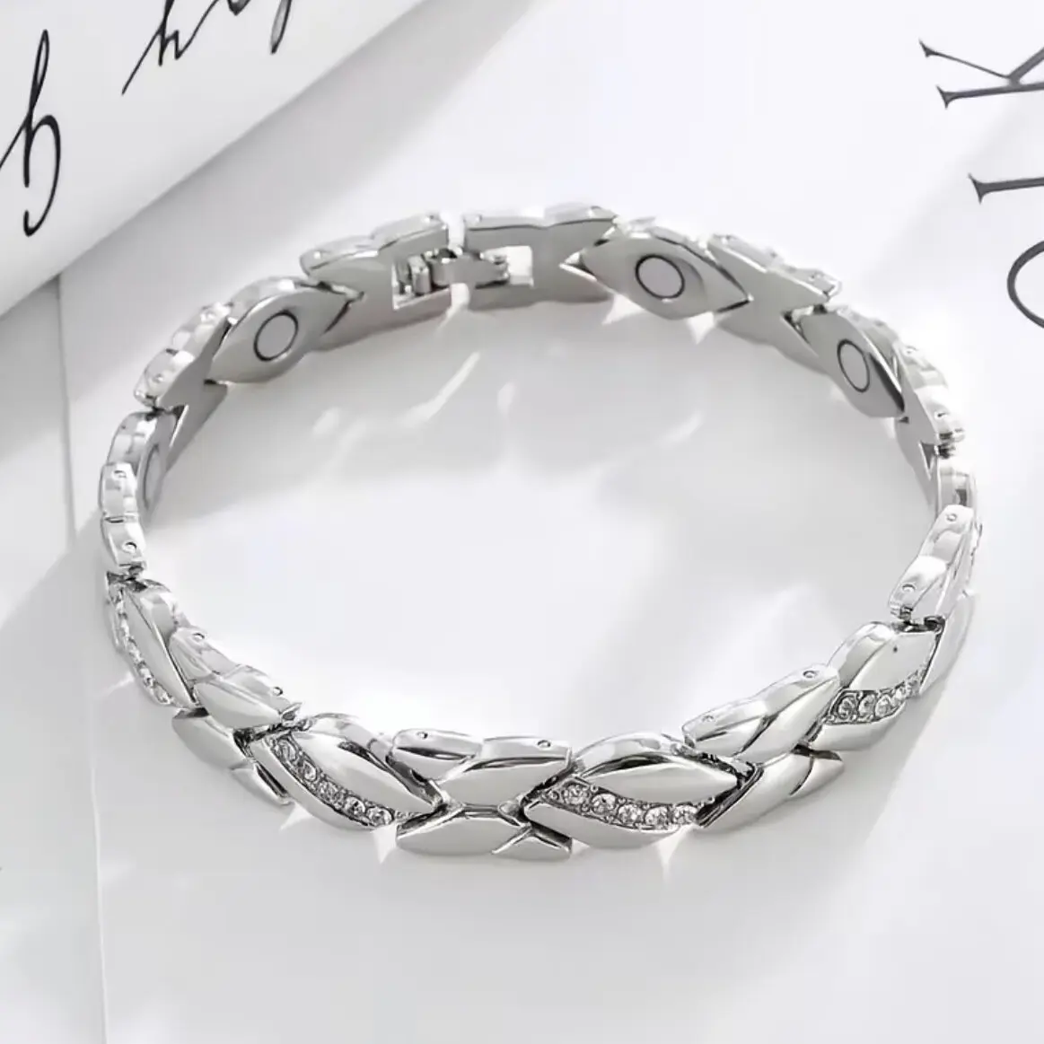 Neutral leaf bracelet, zircon sparkling bracelet, fashion accessory, pure copper magnetic bracelet with diamonds, 3500 Gauss effective magnetic force, for outdoor fun