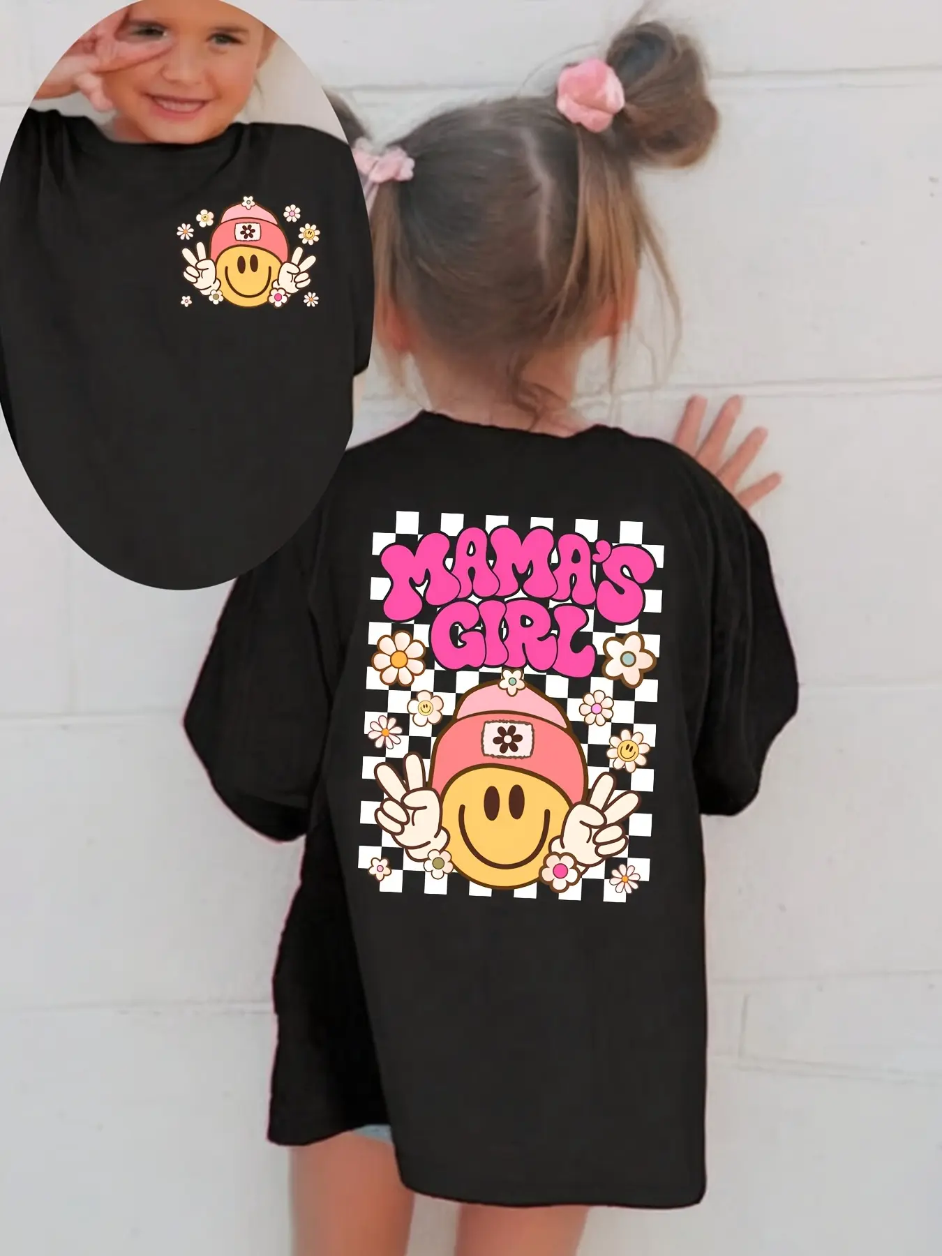 Girls' Cotton Short-Sleeve Crewneck Fitted Casual Tee - Child-Sized, Cute Graphic Character-Themed "MAMA'S GIRL" Smiley Face Checkerboard Retro Floral Mom-Theme Top, Child-Sized Girls' T-Shirts, Character-Themed Girls' T-Shirts