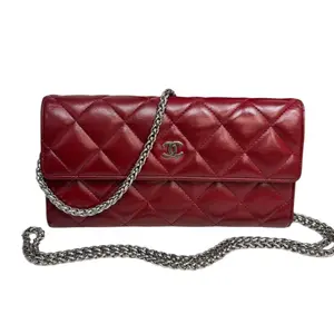 Pre-owned CHANEL Leather Crossbody Bags Scarlet Red Quilted Lambskin SHW Long Flap Wallet