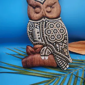 madera tallada a mano con arte huichol de Nayarit