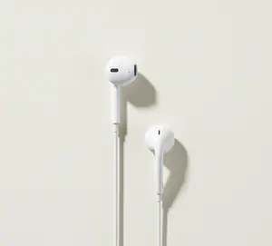 Classic Wired Earbuds with Microphone for Clear Calls and Music Enjoyment Wired Connection Built-in Microphone Ideal for Music Lovers and Frequent Call Users