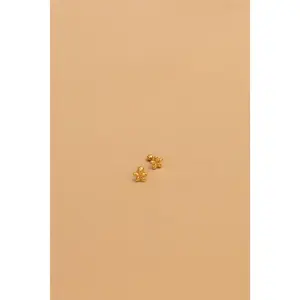 Flower stud earrings