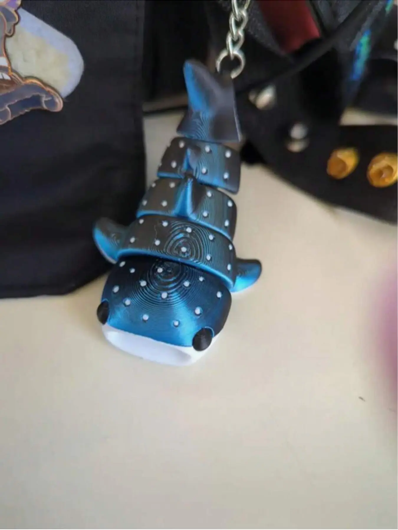 Articulated Whale Shark Bag Charm Pendants, 3D Printed Ocean-Inspired Bag Chain Charms, Backpack Accessories, Stylish Backpack Charm, Marine Life Keychain, Flexible Bag Pendant for Backpack Purse, Available in Spotted/Blue Gradient, Ideal for Ocean Lovers