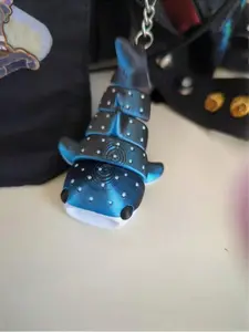 Articulated Whale Shark Bag Charm Pendants, 3D Printed Ocean-Inspired Bag Chain Charms, Backpack Accessories, Stylish Backpack Charm, Marine Life Keychain, Flexible Bag Pendant for Backpack Purse, Available in Spotted/Blue Gradient, Ideal for Ocean Lovers
