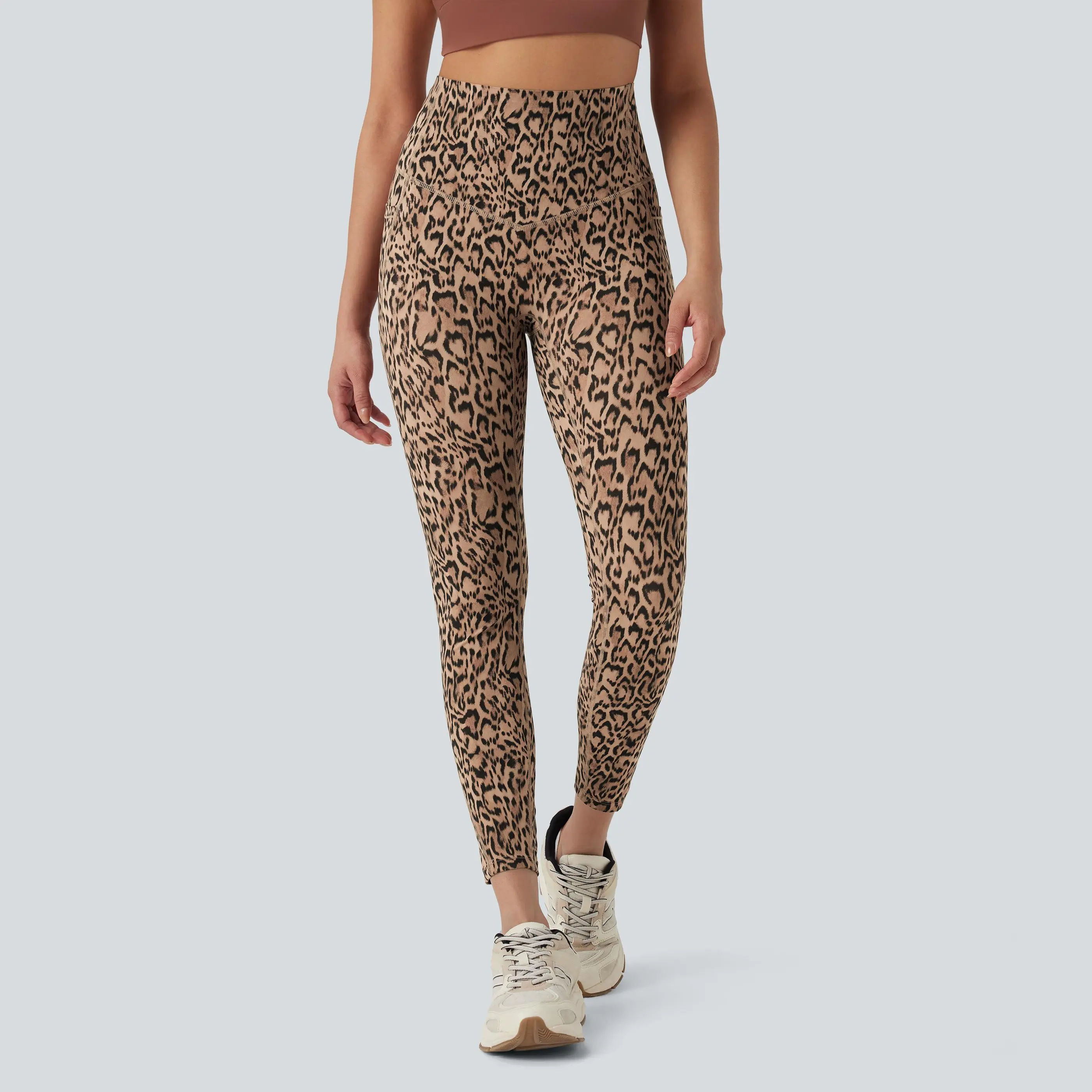Women's Leopard Print High Waisted Yoga Leggings with Side Pockets, Tummy Control Workout Pants, Stretchy Full Length Gym Tights for Running, Fitness, Training, Pilates, Lounge, Casual Wear, Sculpting Athletic Pants for Women, Daily Travel Activewear