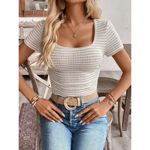 Women’s knitted short-sleeved top, retro slim fit, stretchy knit fabric, casual everyday wear, ideal for commuting and fashion