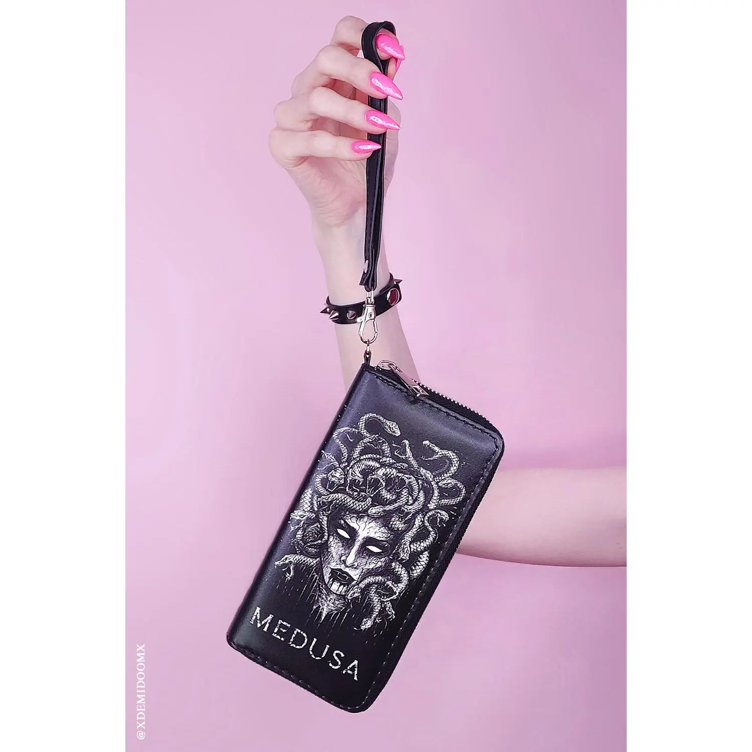 Women's Serpent Medusa PU Leather Casual Trendy Short Card Wallet - Wristlet Hands-Free Design, Multi-Compartment, Inner Zip Coin Purse, Zipper Closure, Original Character (Luggage & Bags Category)