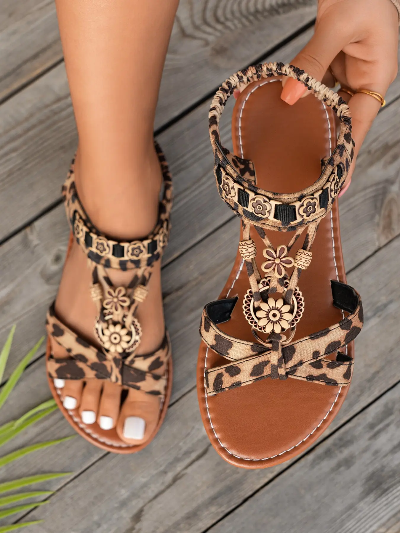 Women's Flat Sandals, Trendy Sandals, Boho Style Leopard Pattern, Handwoven Cross Straps, Comfortable Summer Footwear, Ideal for Beach and Casual Outing, Fashionable Slingback Sandals, Bohemian Flat Sandals