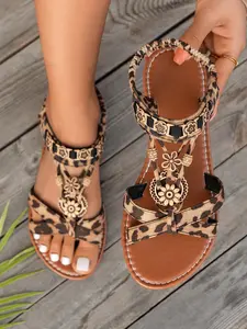 Women's Flat Sandals, Trendy Sandals, Boho Style Leopard Pattern, Handwoven Cross Straps, Comfortable Summer Footwear, Ideal for Beach and Casual Outing, Fashionable Slingback Sandals