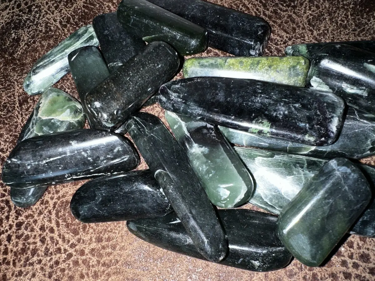 Natural Green Kyanite Crystal - Smooth Polished Natural Gemstone for Meditation, Heart Chakra Focus, High Vibration Energy, Truth Discernment Support, Body Layouts