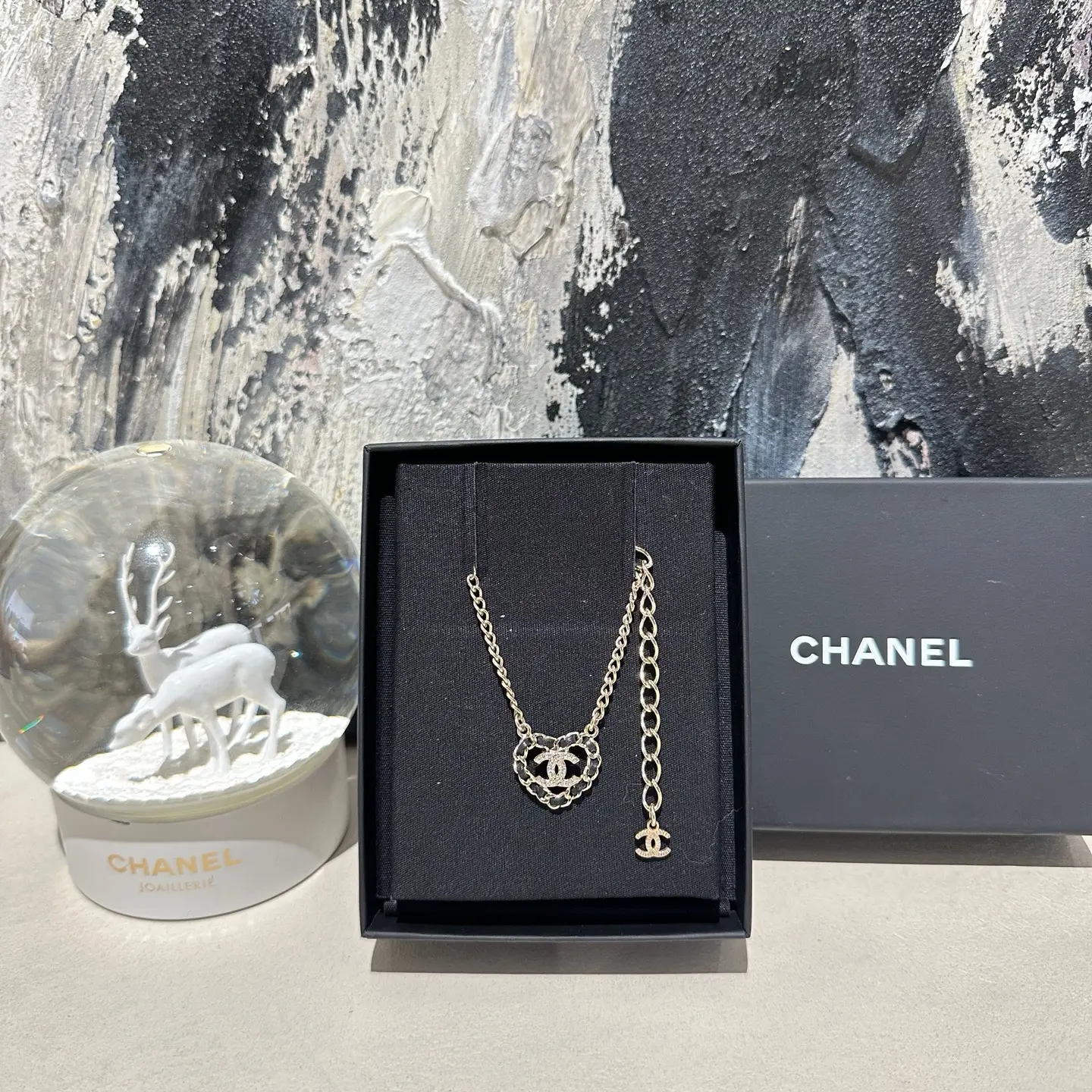 Pre-owned CHANEL necklace heart hollow design