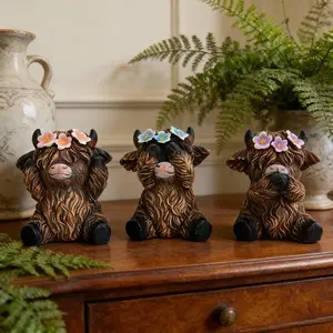 Four Seasons Highland Cow Statue Set, Figurines, Decorative Sculptures, Resin Material, Ideal for Home Decor, Living Room Decoration, Garden, Desk, Perfect Gift for Cow Lovers, Easter, Christmas, Mother's Day