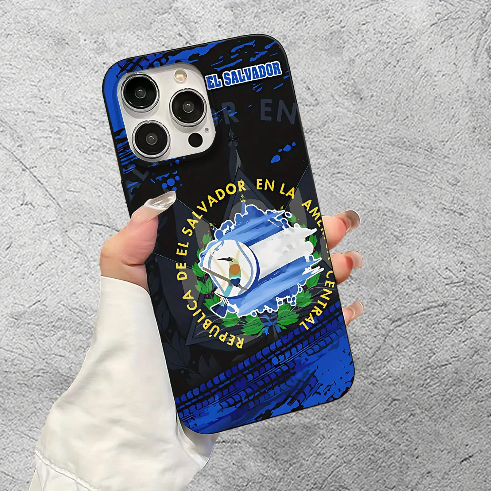 Hot-selling fashion popular Salvadoran theme flag and tire track pattern creative pattern, new large hole matte mobile phone case, fun, simple fashion personality trend for men and women iPhone mobile phone case