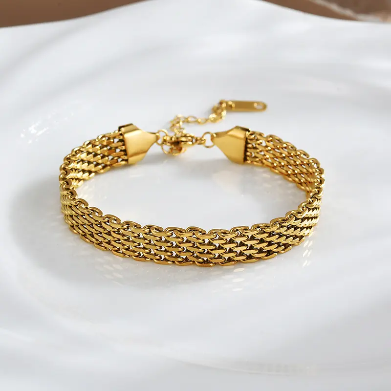 Chunky Braid Pattern Bracelet - Tarnish-Free Unisex Elegant Gold Aesthetic Chunky Jewelry, Luxe Office Fashion Accessory for Bracelet Enthusiasts, Braided Bracelets & Bangles Enthusiasts