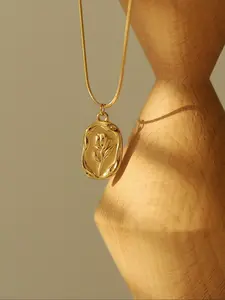 Vintage Flower Detail Pendant Necklace for Women for Lovers Day, Stainless Steel Jewelry for Party, Daily Clothing Decor, Trendy All-match & Exquisite Jewelry Gift, Charms Necklace, without Box