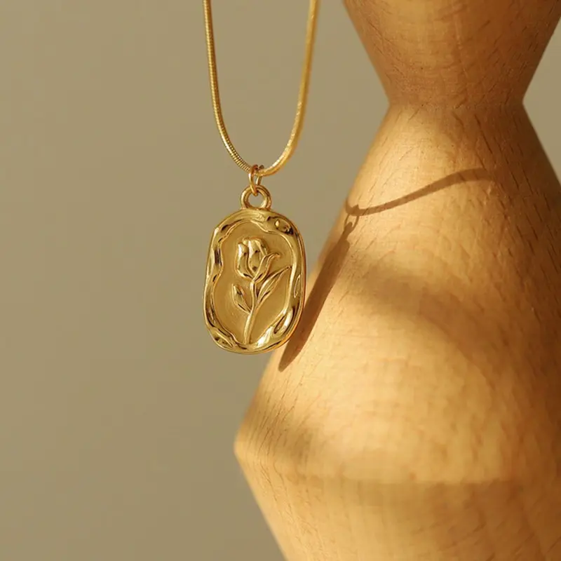 Mother's Day Gift Vintage Flower Detail Pendant Necklace for Women for Lovers Day, Stainless Steel Fashion Accessory Jewelry for Party, Daily Clothing Decor, Trendy, Chic, All-match, Gorgeous & Exquisite Jewelry Chain Necklaces, Decorative Necklace