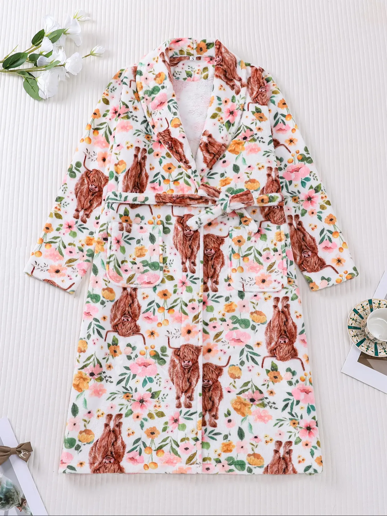 Women's Flannel Coral Fleece Robe, Highland Cow Print, Floral, Soft Comfortable Long Sleeve V Neck, Winter Home Wear, Casual Outdoor Clothing