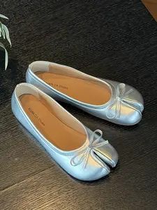 Ballet flat shoes with bow decoration and split toes, soft sole slip-on casual style
