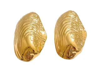The 167 Oyster Earrings