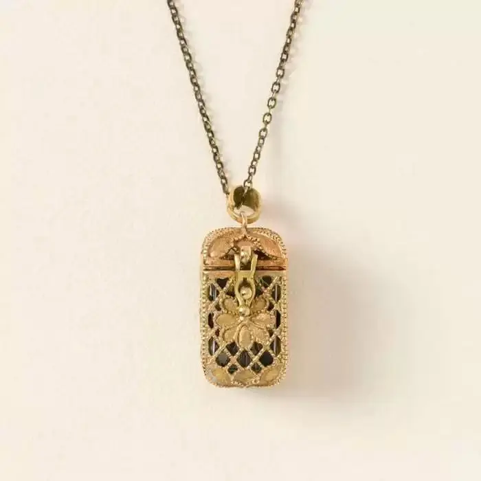Vintage Gold Hollow Locket Necklace, Floral Openable Pendant Chain with Hidden Mini Tarot Cards, Antique Style Jewelry Gift for Women Men Daily Wear