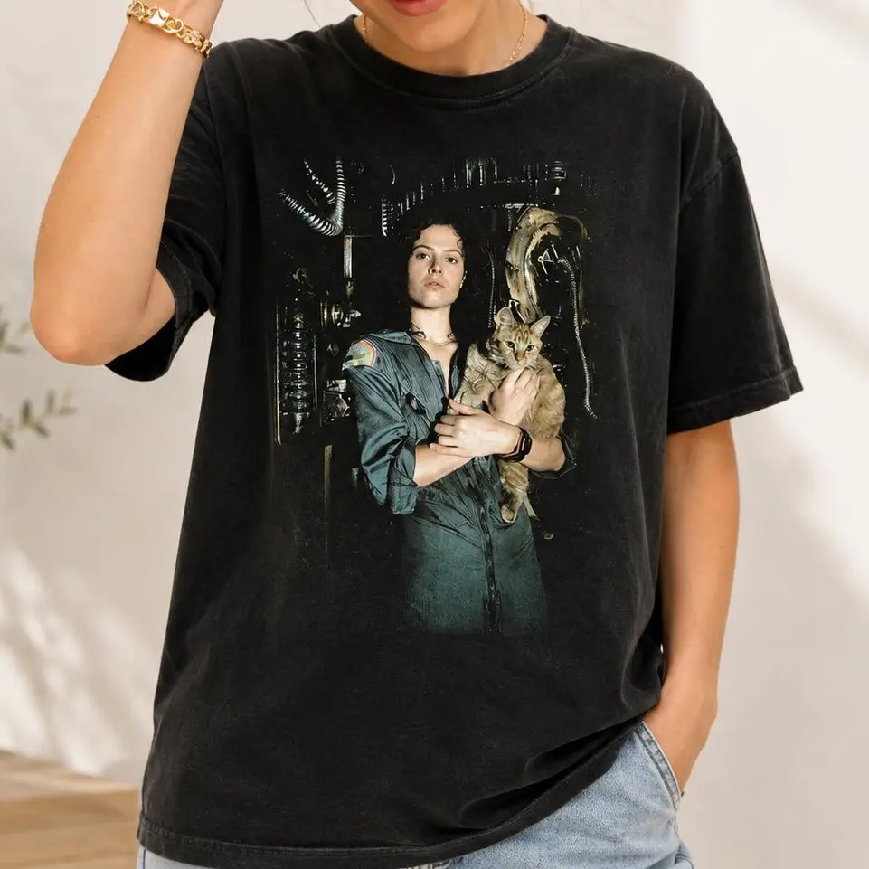 Vintage Aliens Movie T‑Shirt Alien LV‑426 Graphic Tee Xenomorph Horror Movie ShirtRetro Sci‑Fi Classic Tee