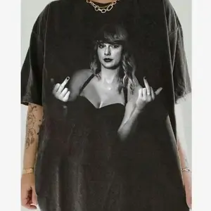 T-Swizzle Middle Finger Shirt, T-Swizzle Shirt, Era Tour Shirt UnisexT-Shirt for Men & Women, Funny Vintage Style, Perfect Nostalgic INZ 3H8 STZ