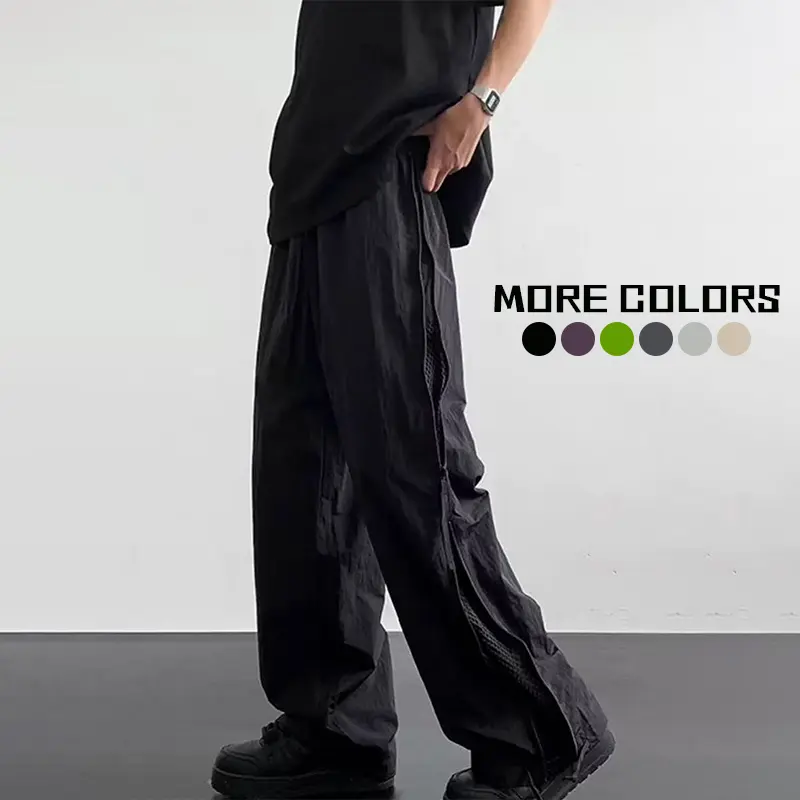 American-style wide-leg paratrooper pants with side slits and mesh zipper closure, blending street and outdoor styles. Lightweight, quick-drying fabric suitable for extended outdoor activities. Side zipper mesh enhances outfit recognition. Wide-leg fit pa