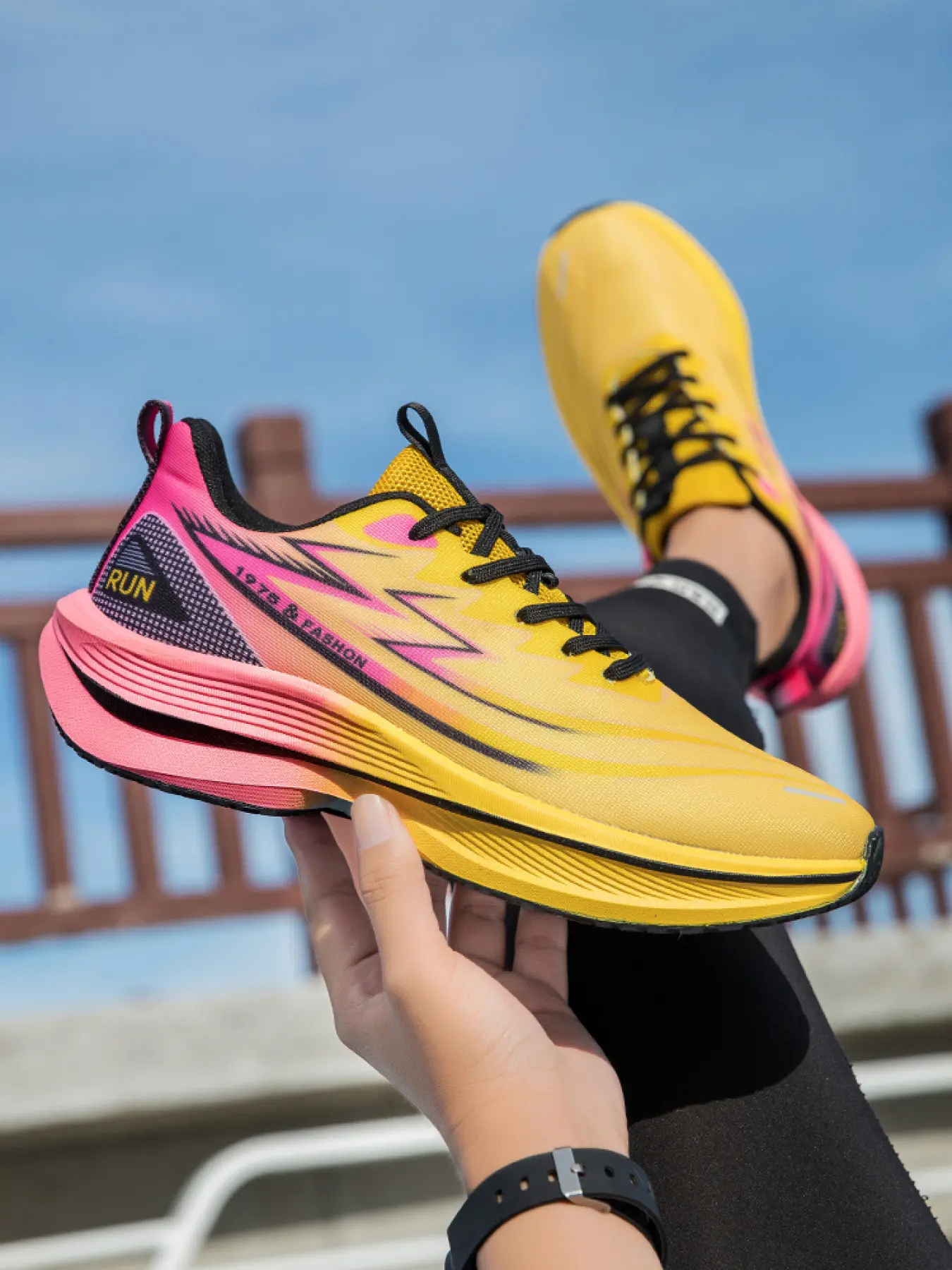 Couple Neutral Carbon Plate Outdoor Running Shoes Carbon Plate Technology Bright Color Breathable Upper Comfortable Lining For Daily Training & Racing Running Sneakers Sporty Running Shoes